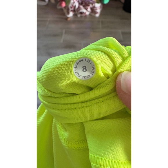 Lululemon‎ Hotty Hot Short II *Long 4" Highlight Yellow Size 8 - Picture 2 of 2